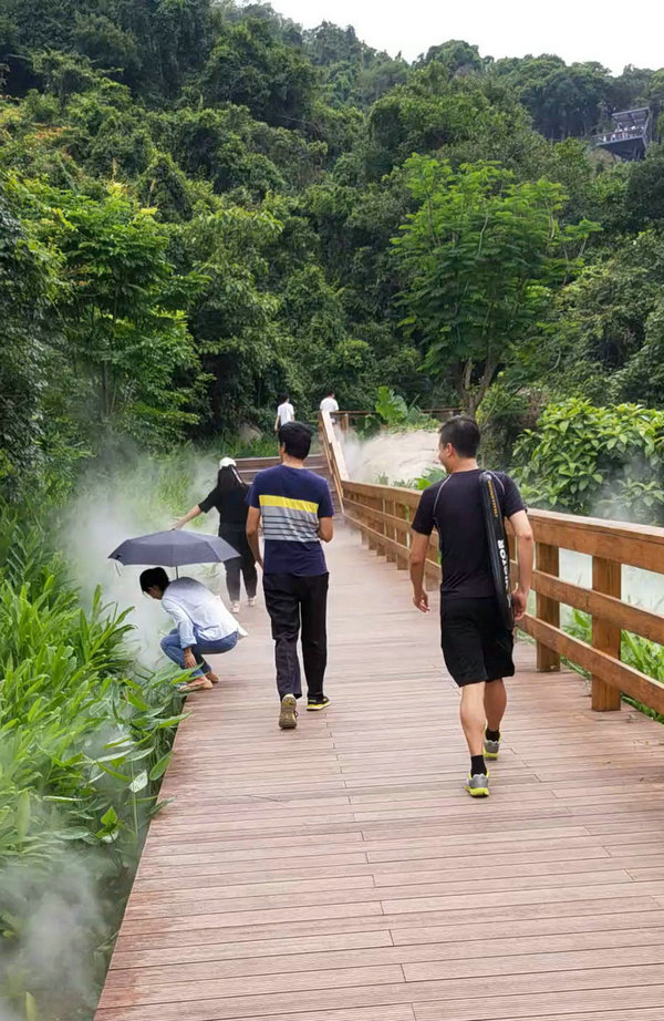 路途中，時而沾花惹草，時而風(fēng)度翩翩